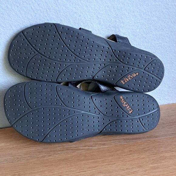 Taos Prize Slip On Black Leather Sandals 3 Strap Embellished Womens Size 9 EU 40 - Picture 7 of 12